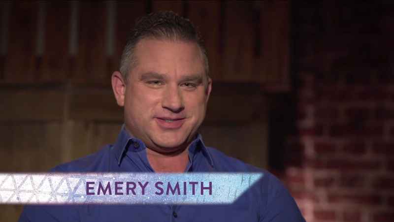 Emery Smith teorías de conspiración de sirenas 