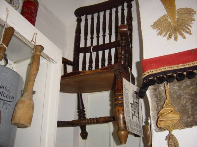  La silla maldita de Thomas Busby Los objetos del museo de los Warren y sus historias.