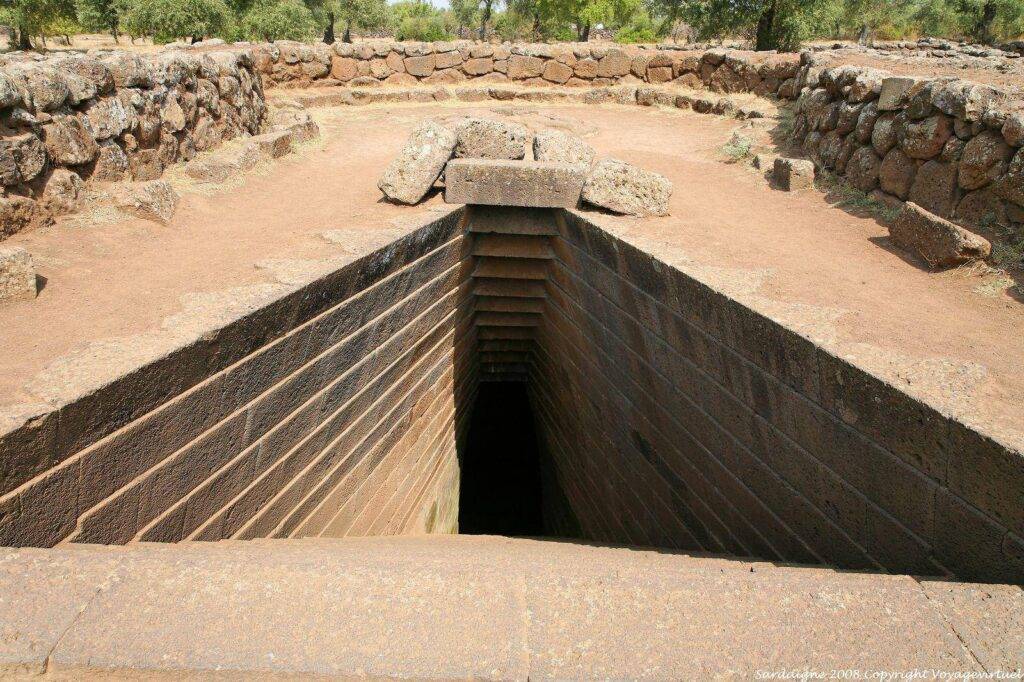 Inventos perdidos de civilizaciones antiguas Pozo de Santa Cristina Italia.2