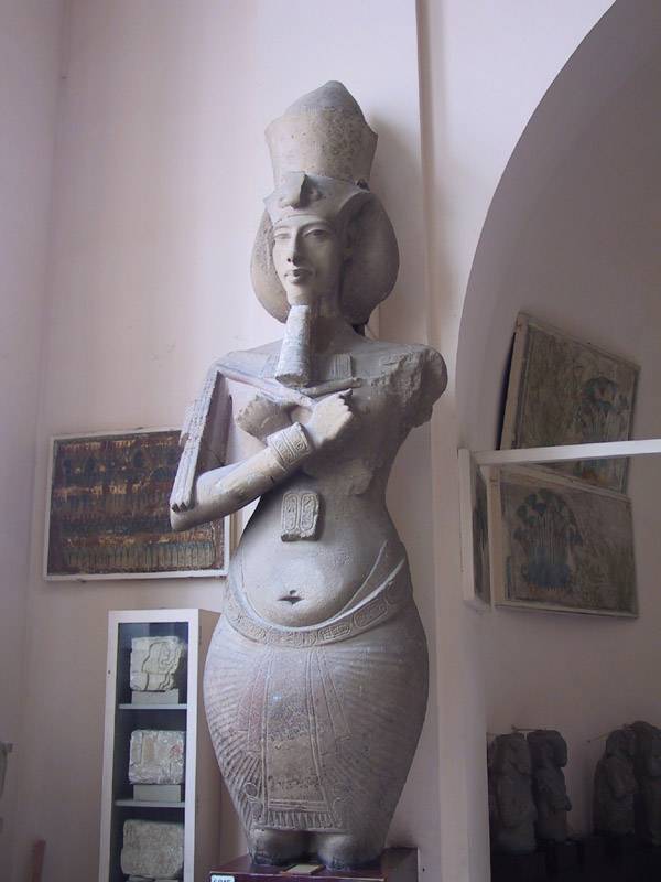 faraon Akhenaton 4