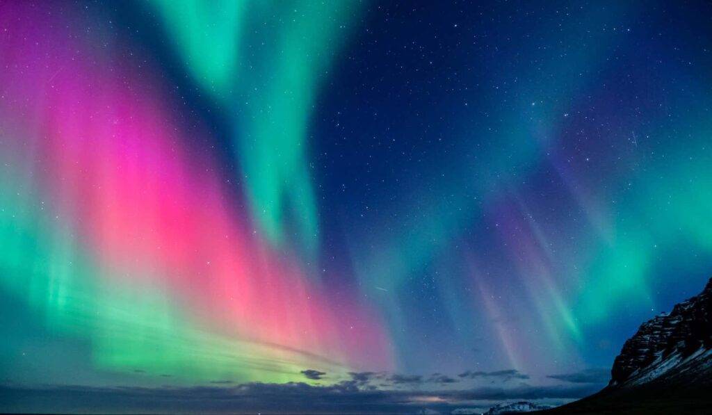 Los mejores lugares del mundo para ver auroras boreales: Tromsø, Fairbanks, Islandia y Yukón. Descubre cómo planificar tu viaje para presenciar este espectáculo natural en vivo y en directo.