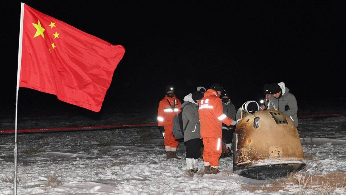 Descubrimiento de agua en esferas de cristal en la superficie lunar por la misión Chang'e-5